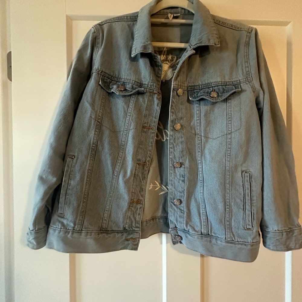 Light Blue Denim Jacket

“The Bride” white embroidery jean jacket